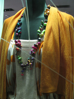 collares moda invierno 2009 en diferentes colores